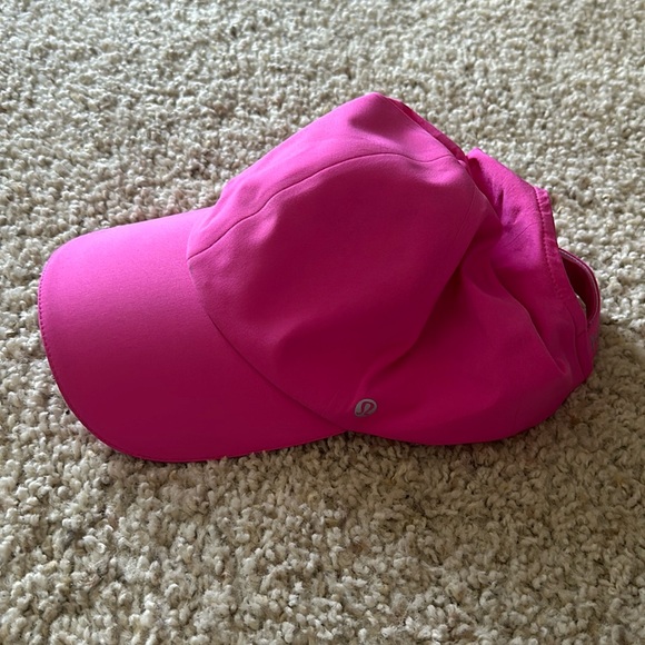 Lululemon pony tail hat - Picture 1 of 2